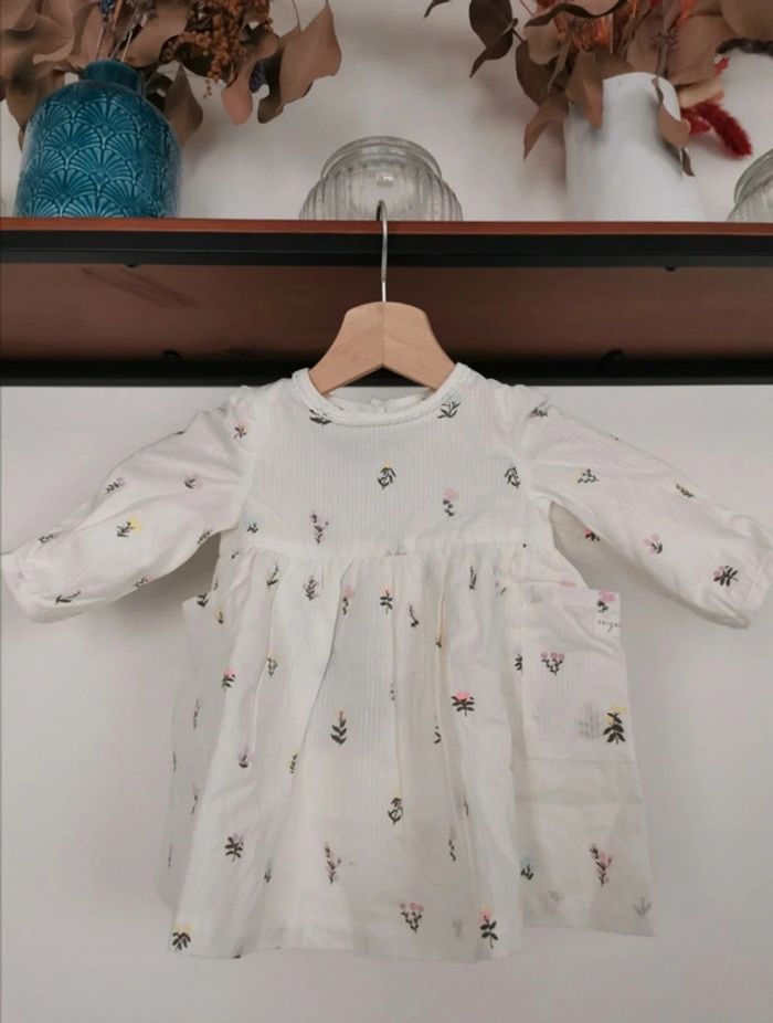 Robe 6 mois avec étiquette