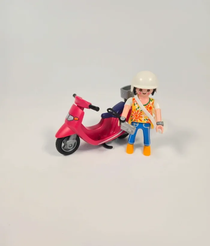 Playmobil Femme à scooter - photo numéro 1