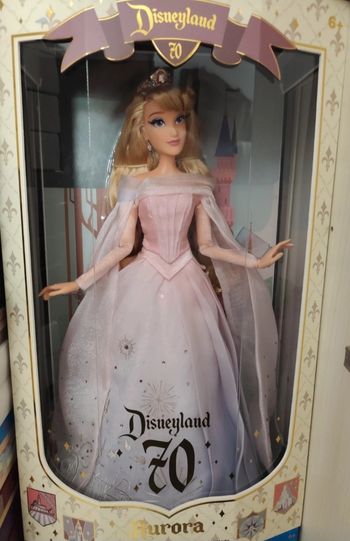 Poupée Aurore 70e anniversaire de Disneyland Resort en édition limitée, La Belle au Bois Dormant, 40,5 cm
