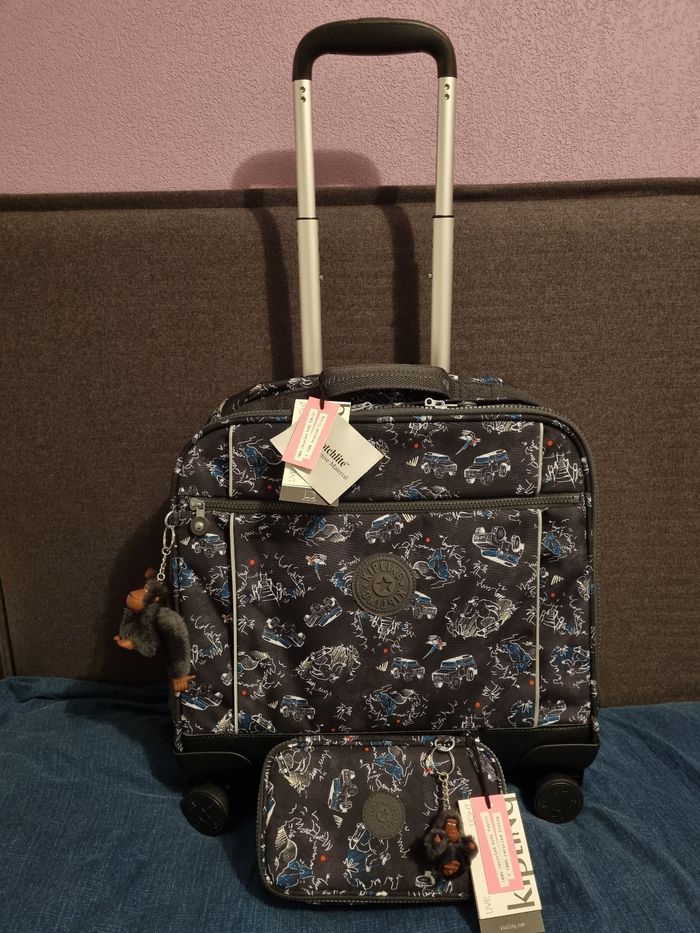 Cartable à roulette + trousse