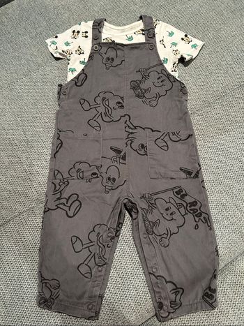Ensemble salopette et t shirt