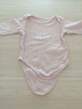 Body manches longues. 3 mois 60cm Vertbaudet. Bon état.