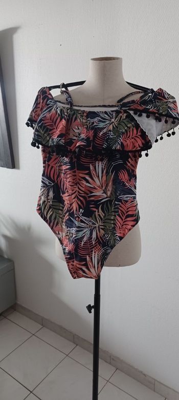 Très joli maillot de bain une pièce femme T S
