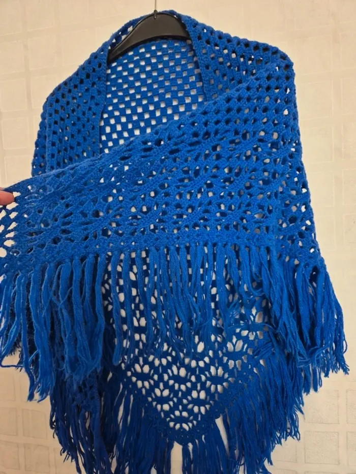 châle ou poncho ou cape en laine - photo numéro 4