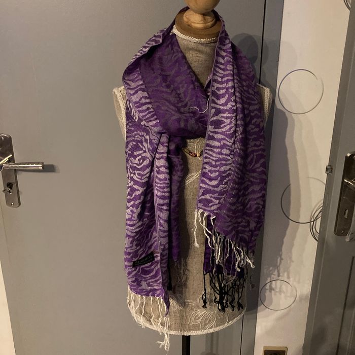 Écharpe violette