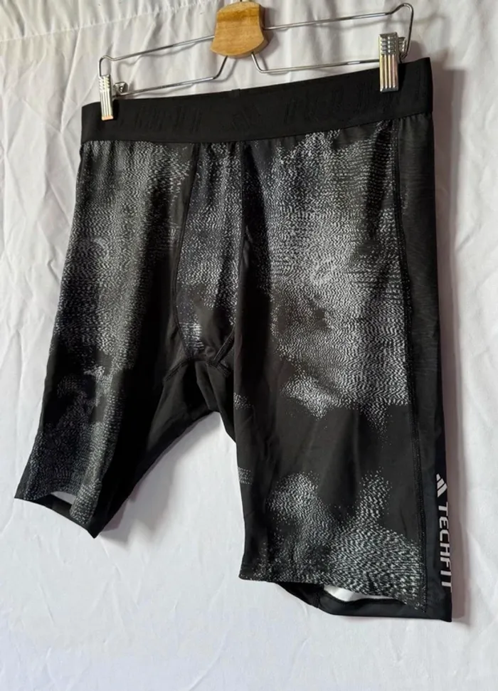 Short long de bain homme Adidas tech Taille XL 42 - photo numéro 2