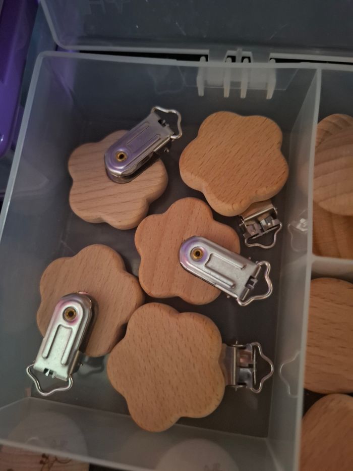 Attache sucette en bois fleure - photo numéro 2