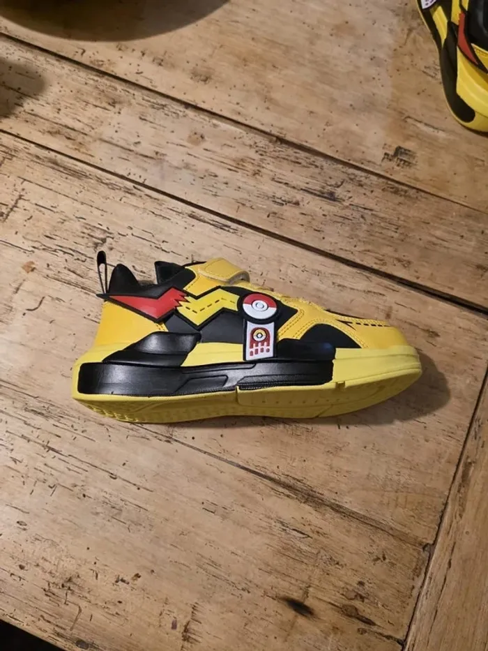 Baskets Pikachu Pokémon - Taille 28 - NEUVES - photo numéro 7