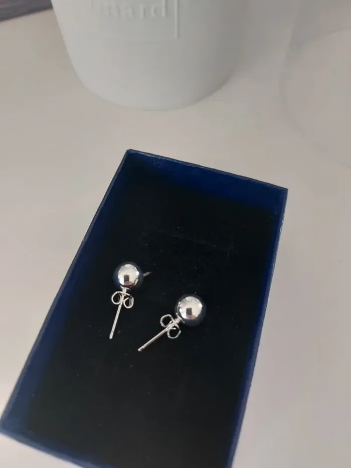 Boucles d'oreilles petites boules en argent - photo numéro 2