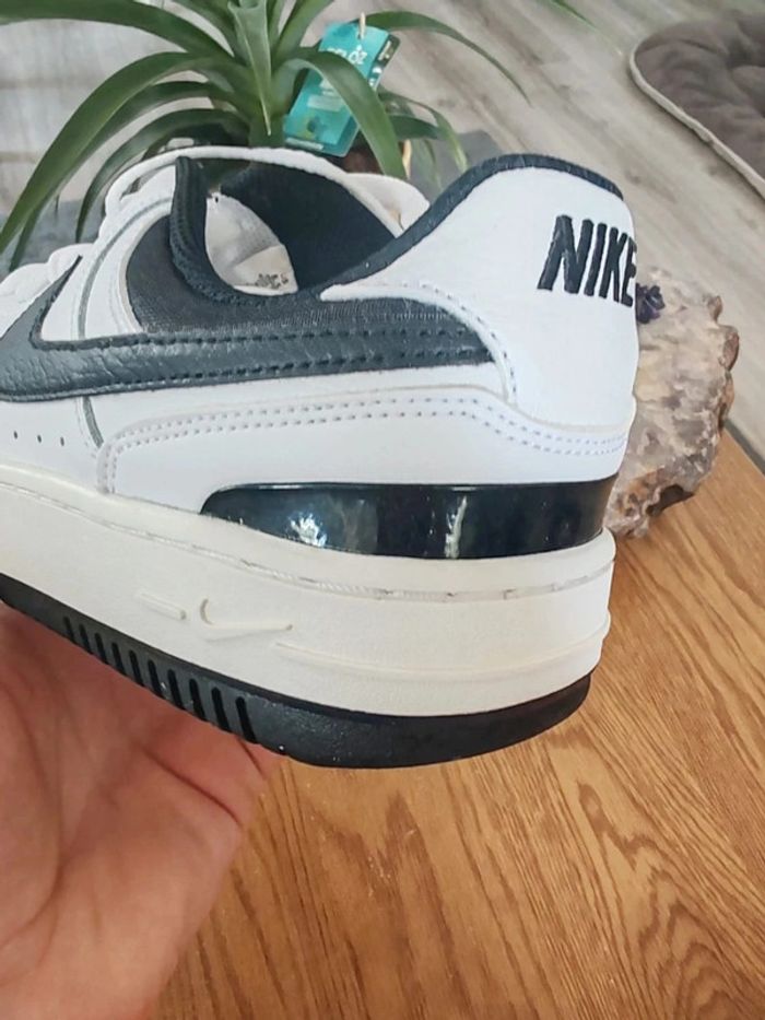 Nike Air Force Gamma Noir et Blanche neuve taille 40 - photo numéro 9
