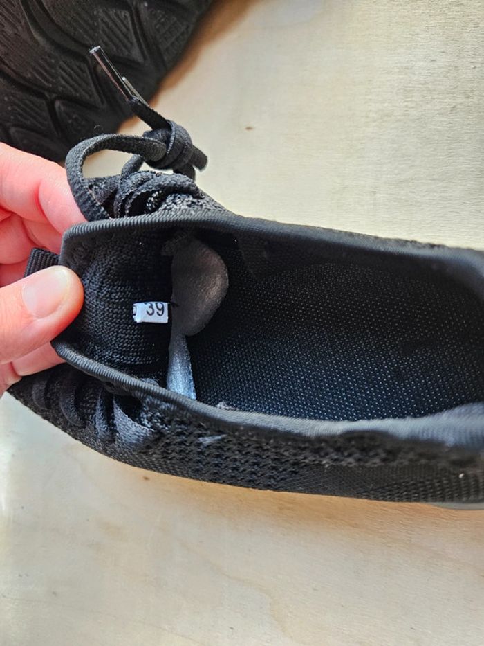 Baskets noires neuves taille 39 - photo numéro 3