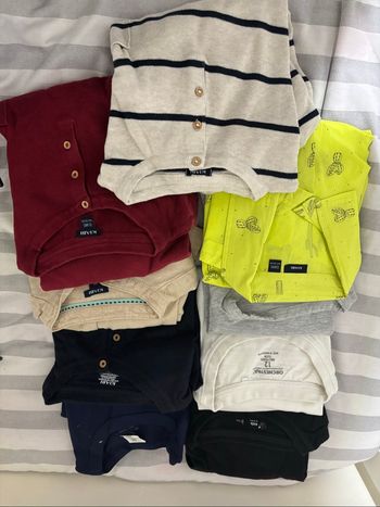 Lot de pulls, tee short et chemise