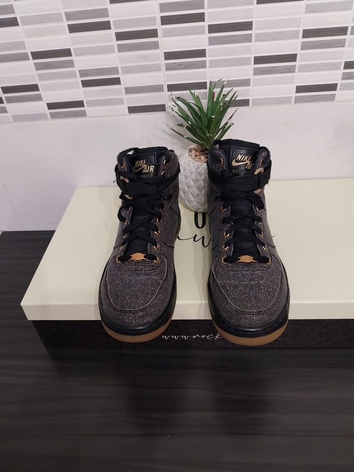 Baskets Nike Air force taille 38.5 - photo numéro 7