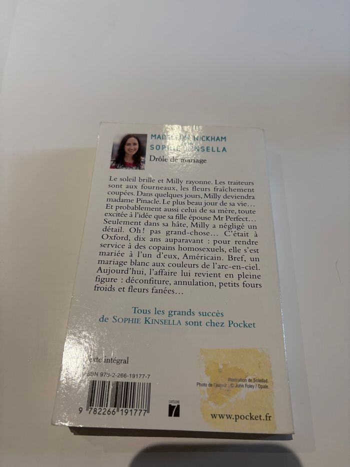 Livre « Drôle de mariage » de Sophie Kinsella édition Pocket - photo numéro 3