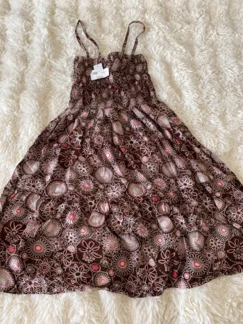 Jolie robe fleurie à fines bretelles taille unique