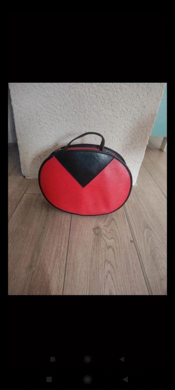 Sac ovale vintage rouge et noire