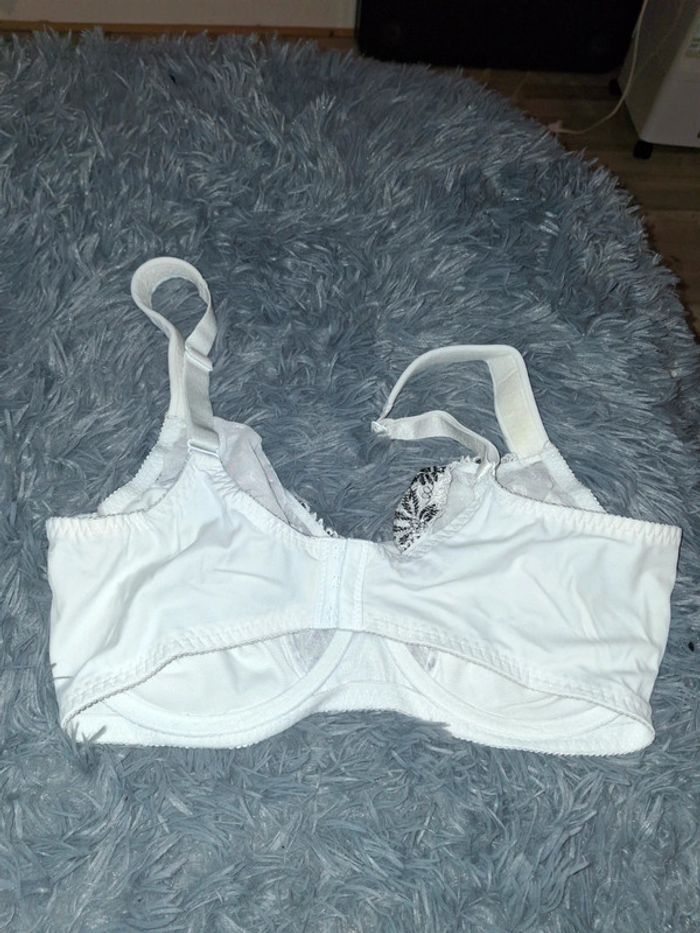 Soutien-gorge blanc - photo numéro 2