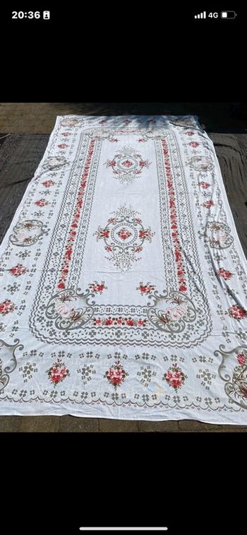 Jolie grande nappe dentelles
