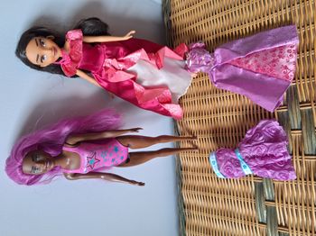 Lot d' une poupée barbie noire et 1 disney (Elena)