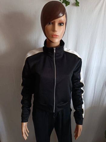 Veste courte satinée T. L _ Divided HM