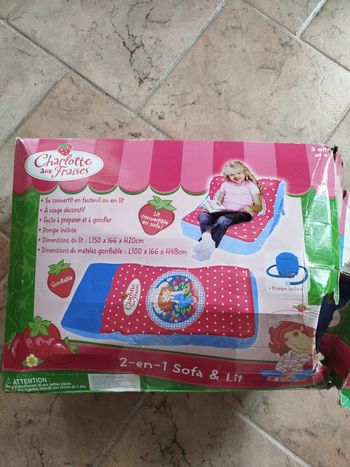 Matelas gonflable convertible en fauteuil charlotte aux fraises