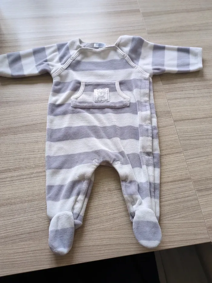 Lot 2 pyjamas 1 mois - photo numéro 5