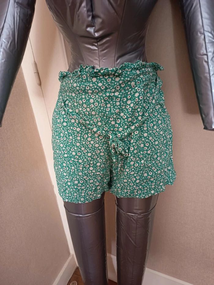 Short femme. Marque Kiabi. (A40)
