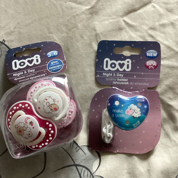 Tétines et attache tétine dès la naissance