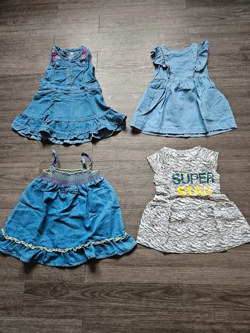 Lot de 4 robes taille 9 mois