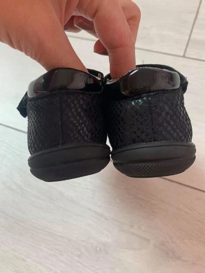 Chaussure babies embout renforcé pointure 20 papillons et fleurs - photo numéro 6