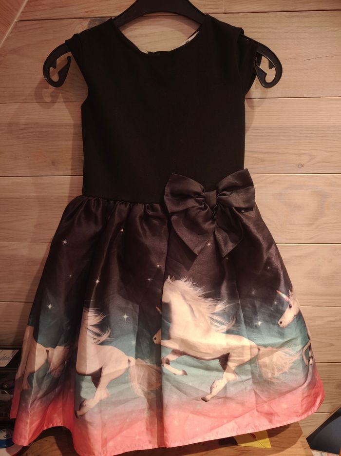Robe noir et rose pour fillette H&M avec licornes taille 8-10 ans parfaite pour les fêtes de fin d'année - photo numéro 6