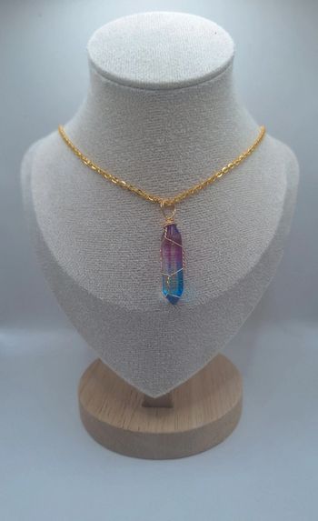 Collier pierre entourée de fil de fer