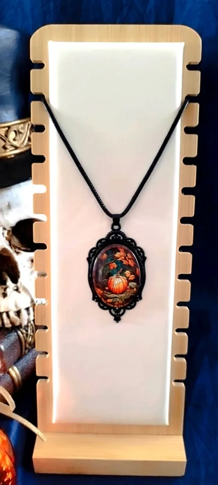 Collier avec pendentif ovale en verre