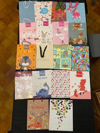 Lot de 18 pochettes cadeaux (sacs)
