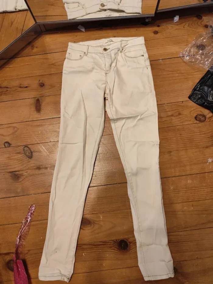 Jean crème push up Stradivarius 36 neuf denim stretch