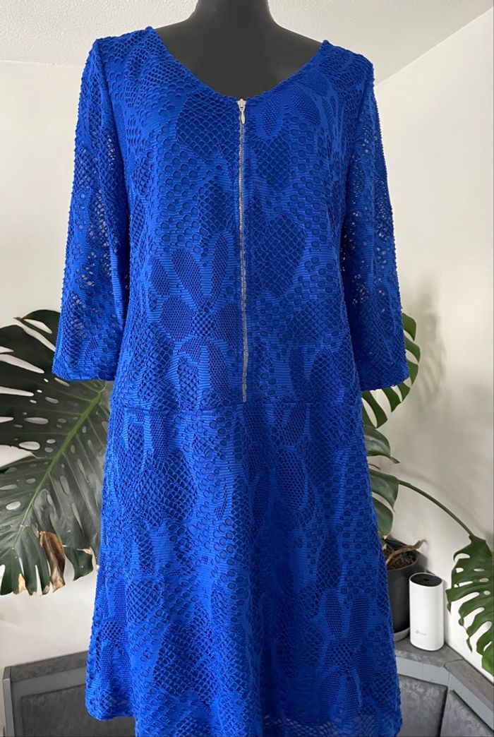 Robe en dentelle bleu vif – Taille 36/38 – Neuve avec étiquette