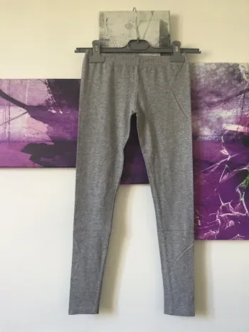 Legging gris quasi neuf 12 ans