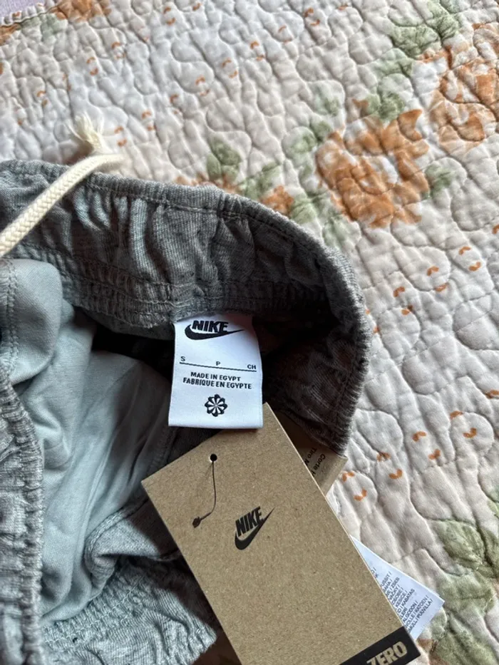 Jogging Nike femme neuf avec étiquette taille S/M/L - photo numéro 12