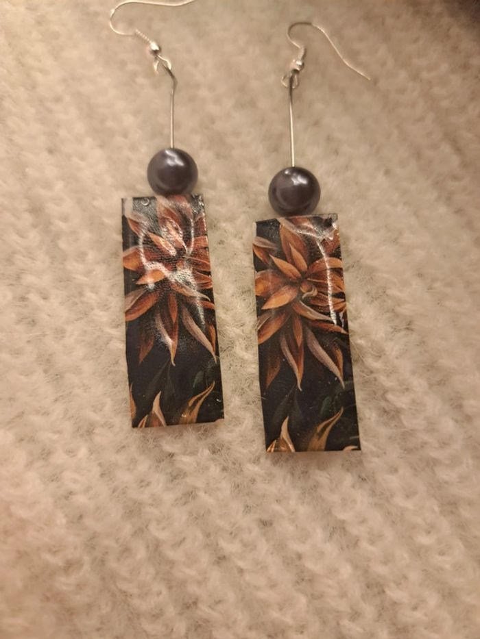 Boucles d'oreilles pendante légère florale - photo numéro 5