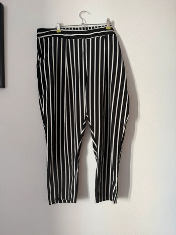 Pantalon grande taille en très bon état blanche porte taille 52