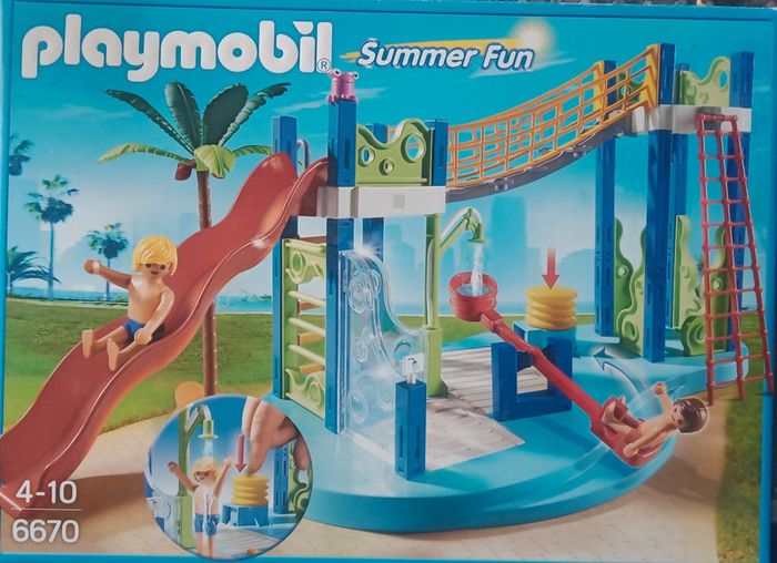 Jeux aquatique avec toboggan et balancelle