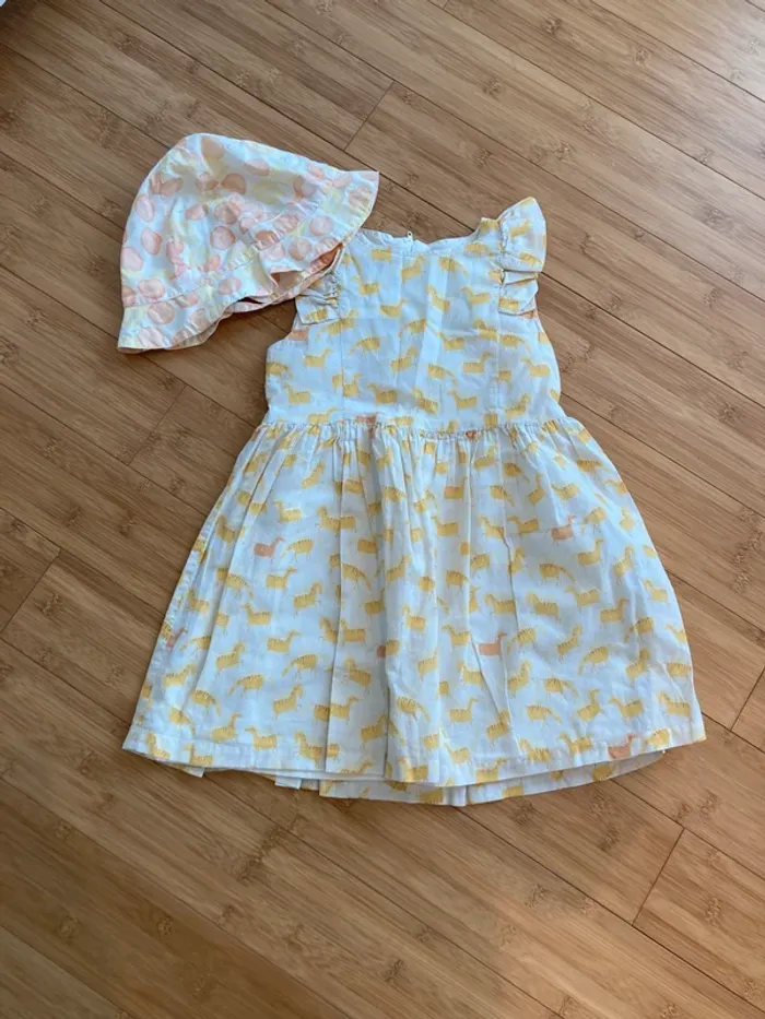 5 ans - Jolie robe manche courte avec petite chapeau assorti avec motifs