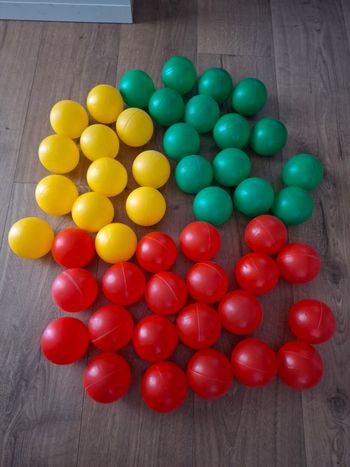 Lot de 48 balles en très bon état
