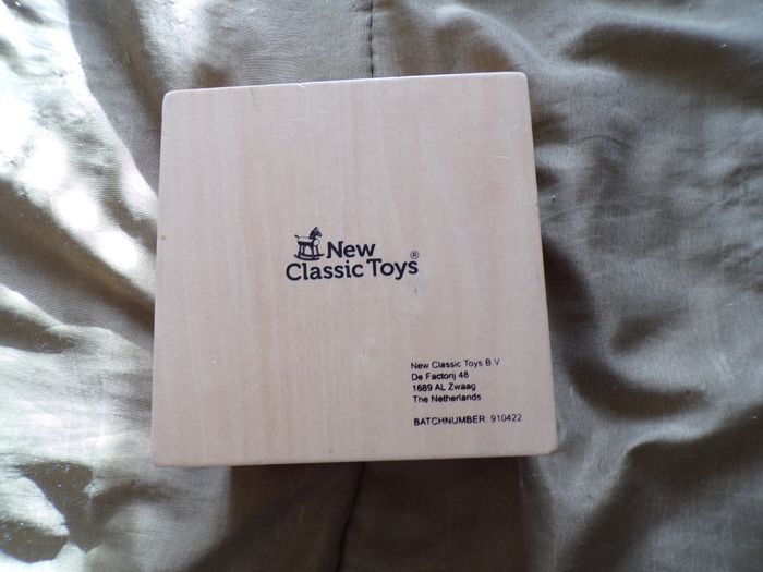 Boîte en bois et formes à encastrer - photo numéro 4