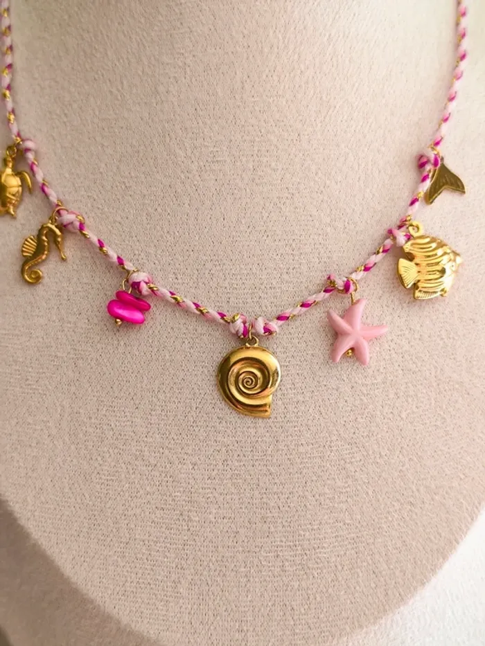 Collier doré, rose clair et blanc avec charms de la mer - photo numéro 2