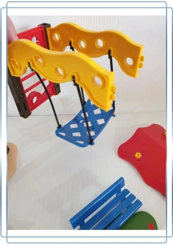Aire de jeux Playmobil, bon état mais un morceau est cassé - photo numéro 6