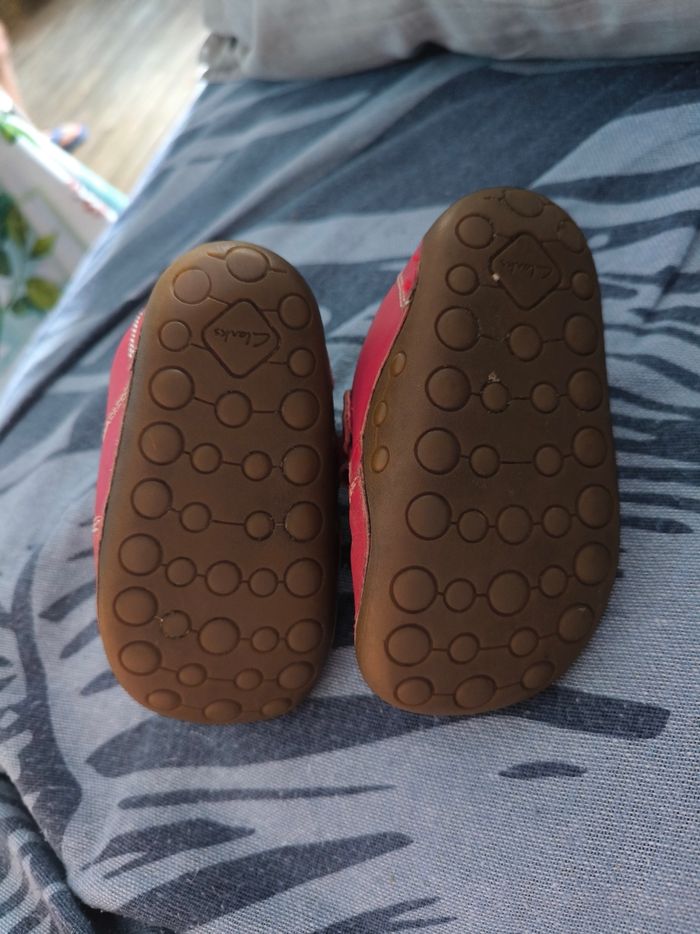 Chaussures souples de marque Clarks  bébé taille 22 - photo numéro 2