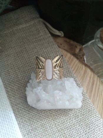 Bague feuille bohème avec pierre de jade blanc