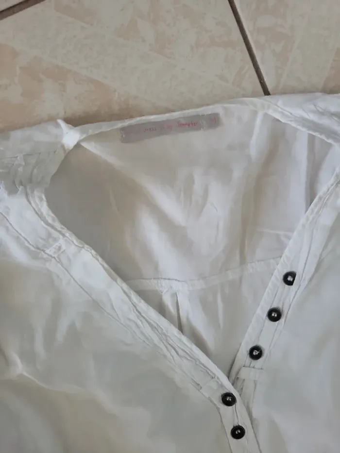 Chemise blanche taille M - photo numéro 2