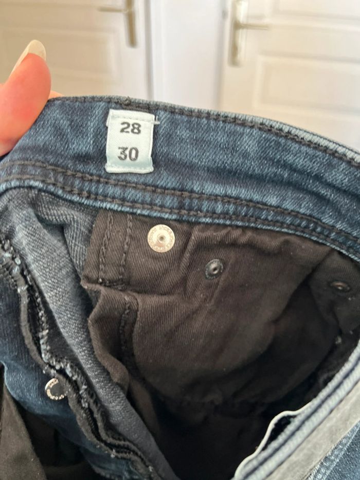 Jean jack&Jones taille 28 / 30 - photo numéro 4